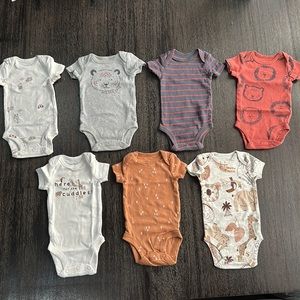 Lot of 7 carters bodysuits